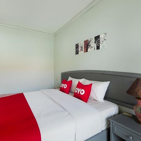 Oyo 859 Golden Land Hotel Csiangraj Kültér fotó