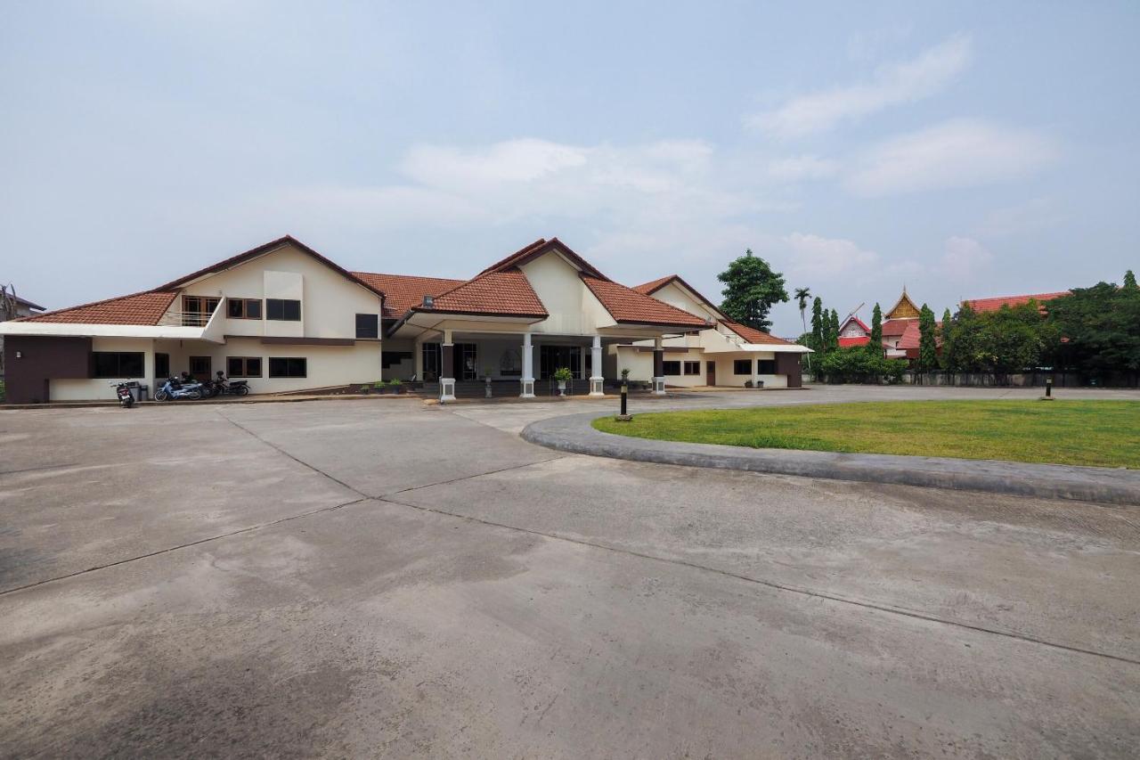 Oyo 859 Golden Land Hotel Csiangraj Kültér fotó
