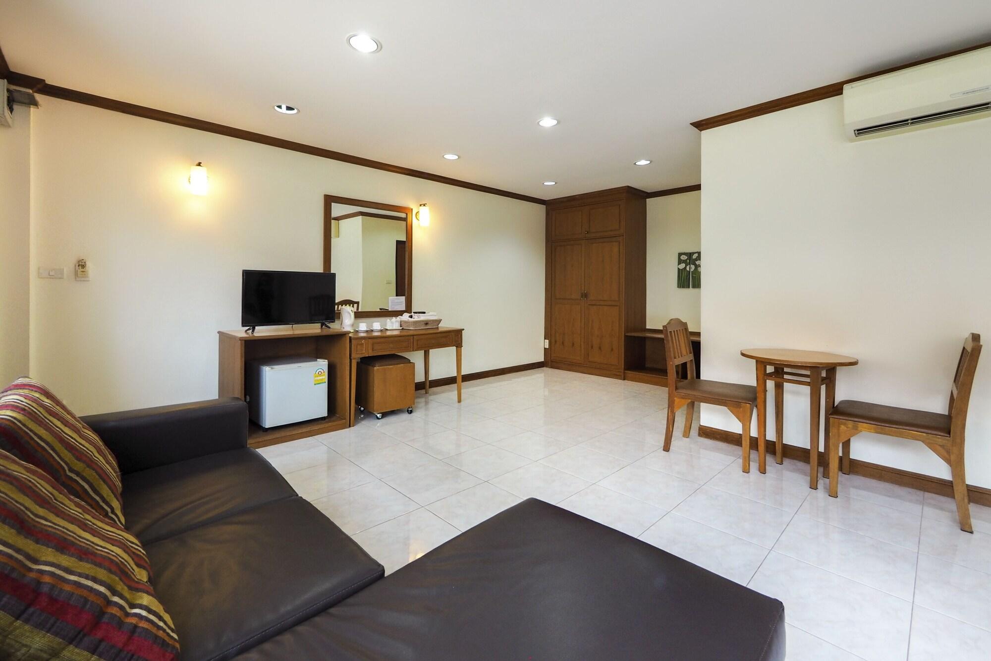 Oyo 859 Golden Land Hotel Csiangraj Kültér fotó