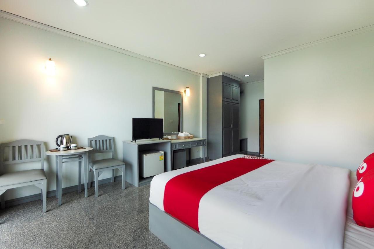 Oyo 859 Golden Land Hotel Csiangraj Kültér fotó