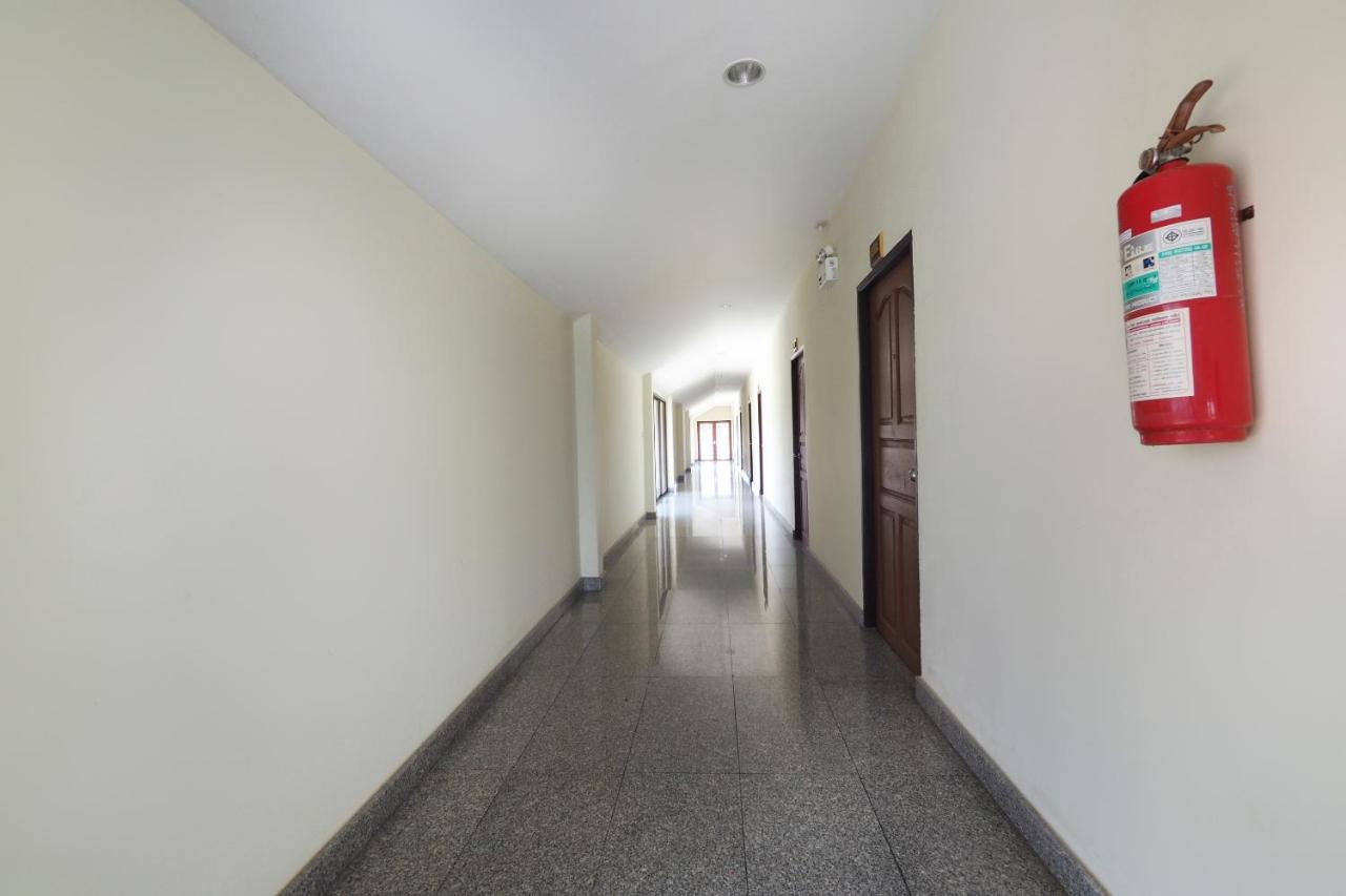 Oyo 859 Golden Land Hotel Csiangraj Kültér fotó